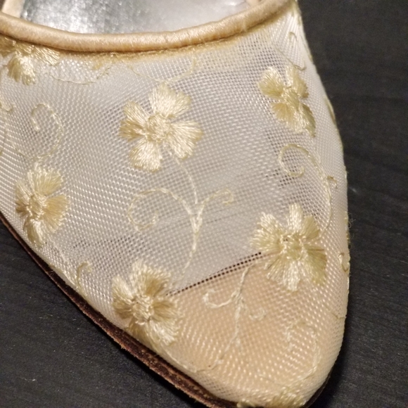 Shoes - Picture 5 of 7